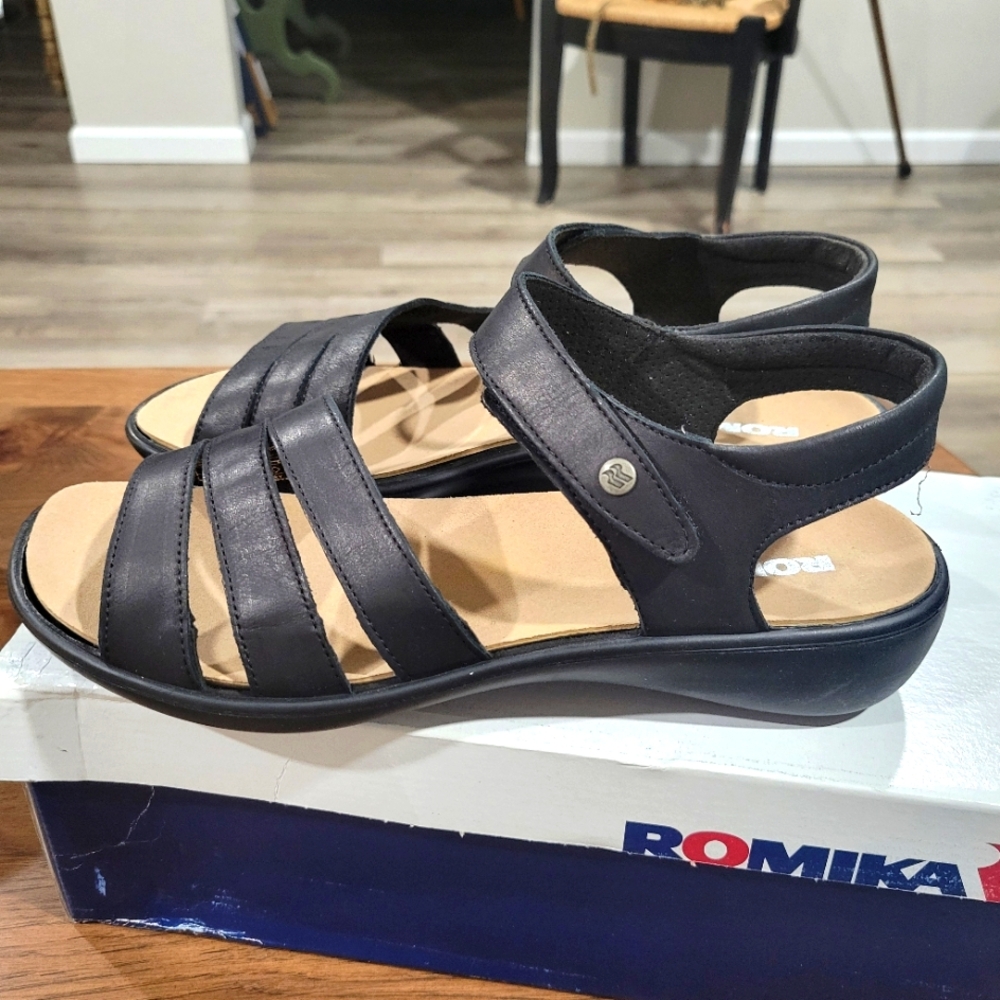 Romika Black Sole Sandals sz 10/10.5